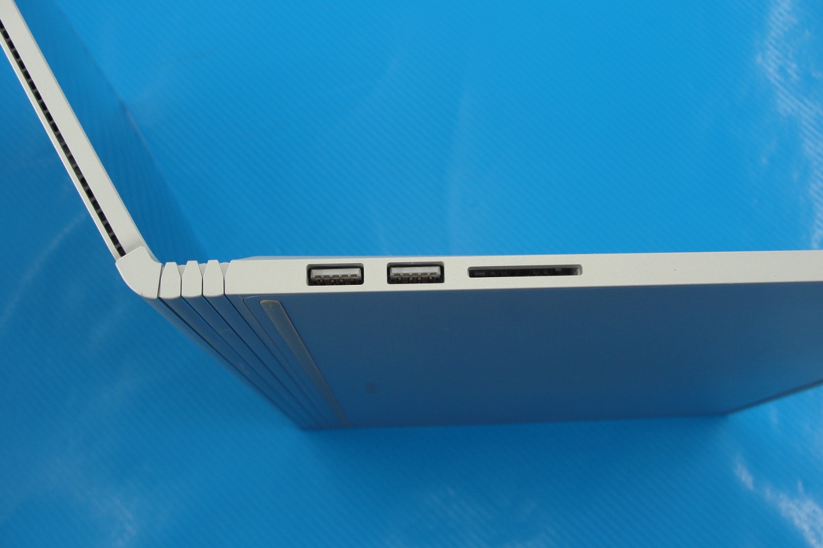 Microsoft Surface Book 2 i7-8650U 8GB 256GB SSD 13.5" Touch (Parts/Repair) - Thumbnail 10