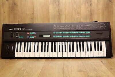 Yamaha DX7 Digital Programmable Algorithm Synthesizer 61 Key keyboard 