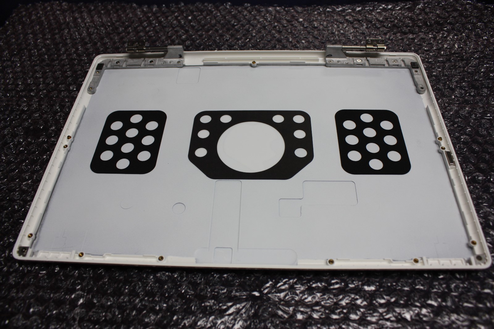 White MacBook 13