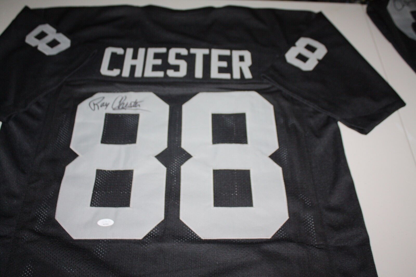 OAKLAND RAIDERS RAY CHESTER #88 SIGNED HOME JERSEY SUPER OAKLAND RAIDERS RAY CHESTER #88 SIGNED HOME JERSEY SUPER