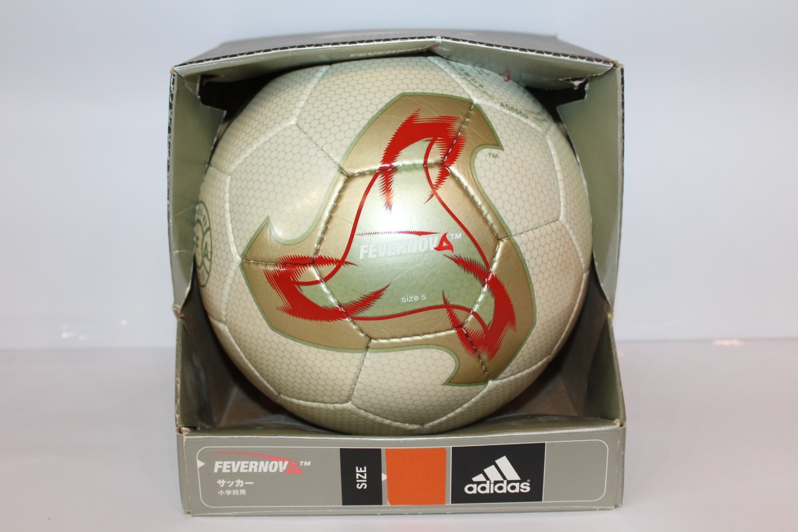 ADIDAS FEVERNOVA 2002 BALL FIFA WORLD CUP KOREA/JAPAN NEW