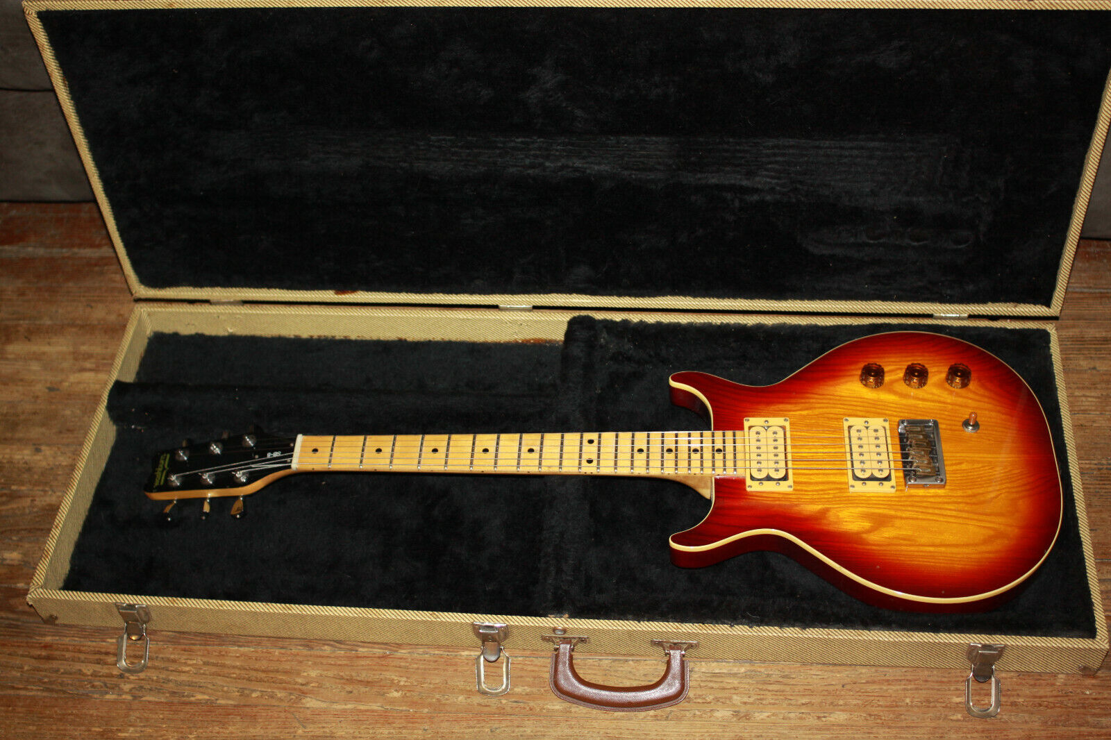 Very RaRe 82 Washburn SB-8 OHSC SetNeck, Gibson style Truss Very RaRe 82 Washburn SB-8 OHSC SetNeck, Gibson style Truss