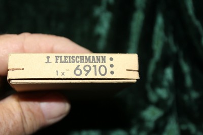 HO TURNTABLE SWITCH in original package 2108