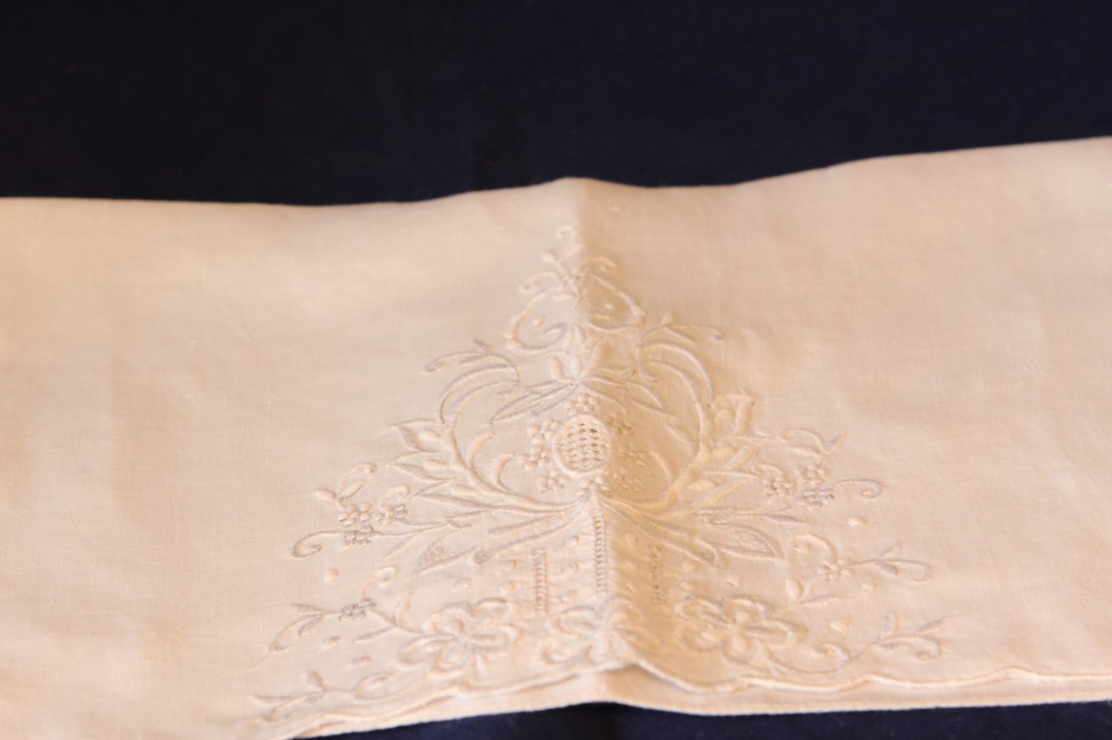 VTG Fingertip / Hand Towel / Tea Towel / Napkin White w/ White Floral Embroidery