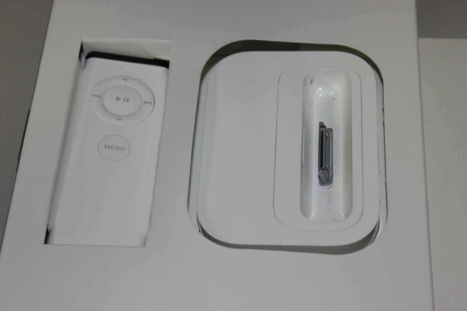 Genuine Apple Universal Dock Kit with Remote - MB125G/A