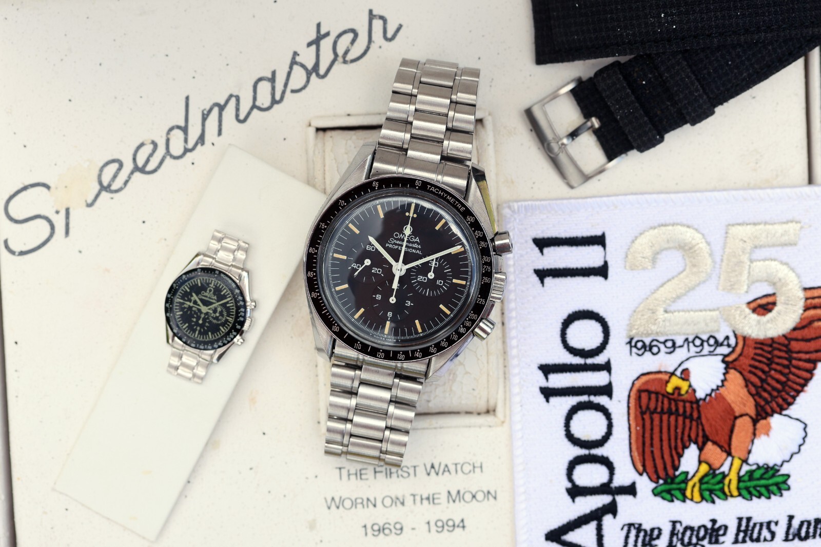 時計 OMEGA Speedmaster Mission to the Moon MISSION TO THE MOON - SO33M100 | Swatch® United States