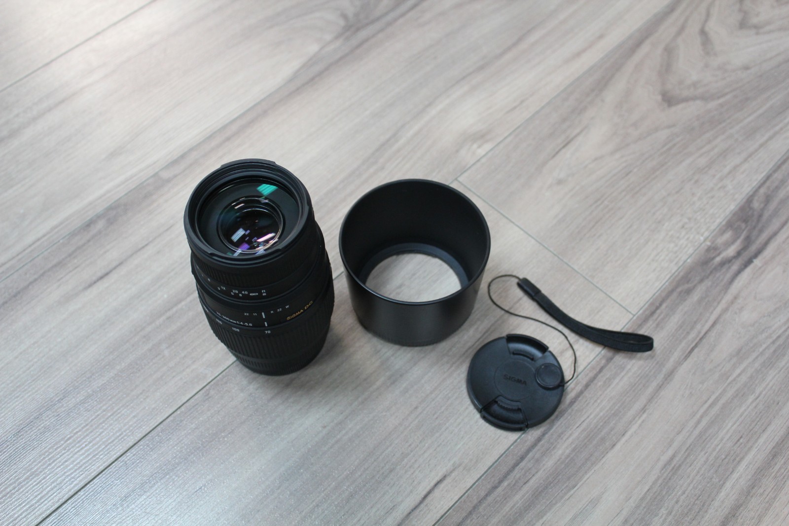 Sigma 70-300mm F/4-5.6 DG MACRO Lens for Canon