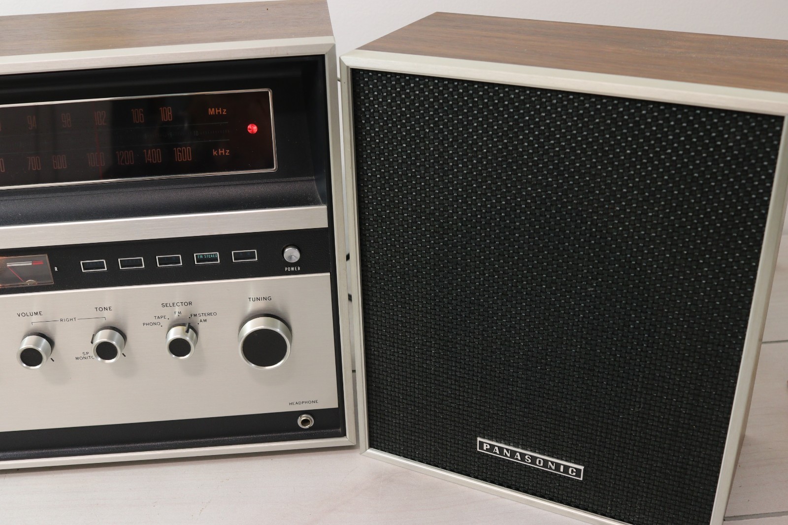 Vintage Panasonic FM/AM Bookshelf Stereo Cassette W/ Speakers RS-280S Wood Grain