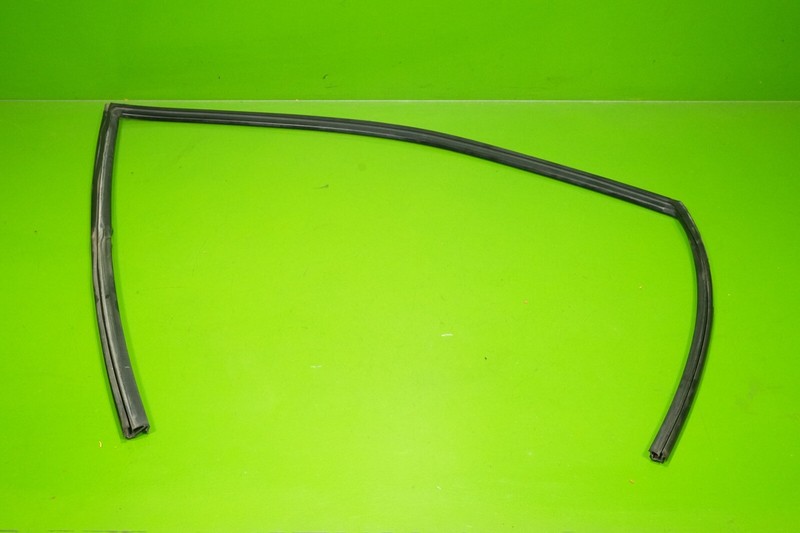 92-95 Civic OEM coupe hatch passenger right door glass weather strip seal