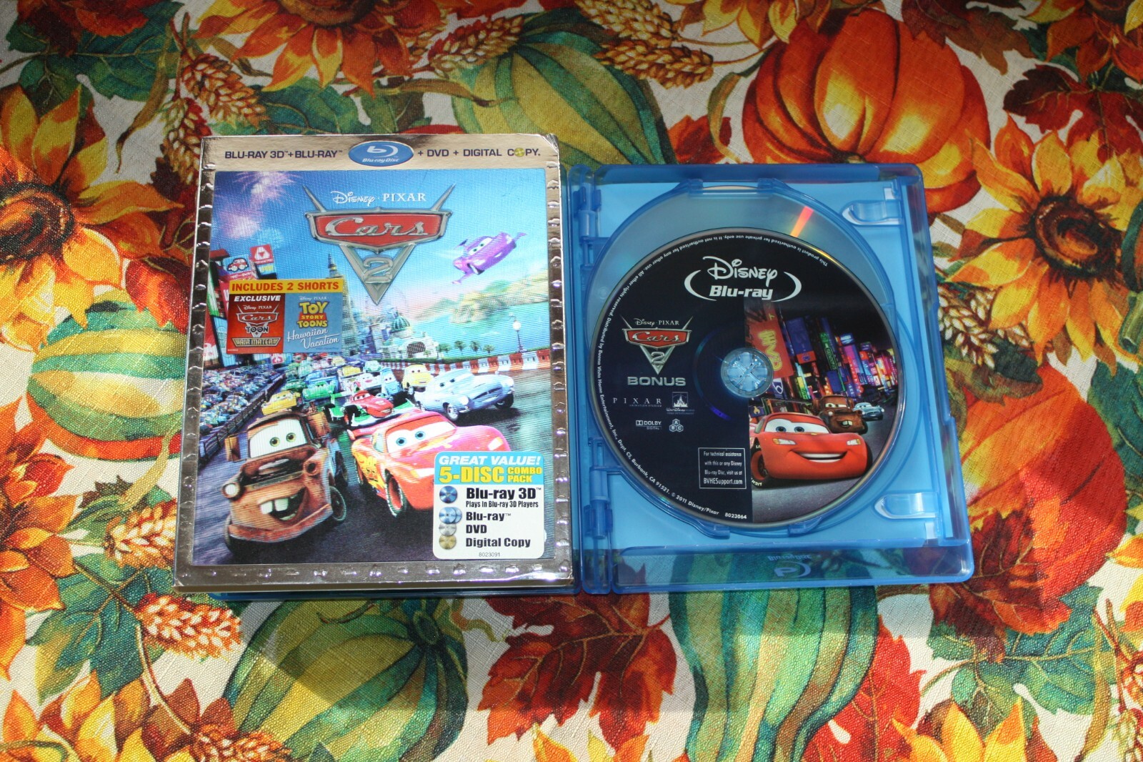 CARS 2 - DISNEY - 3-D BLURAY, BLURAY BONUS DISC & DVD- 3D