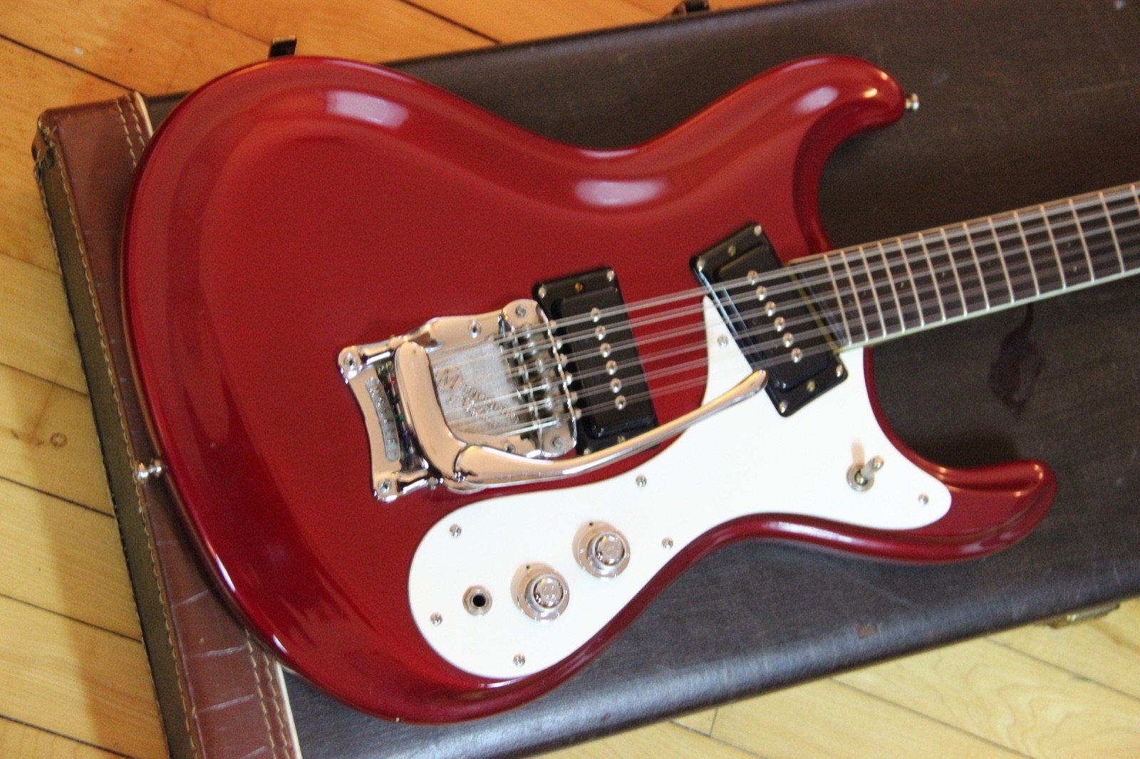 VINTAGE 1966 MOSRITE VENTURES MODEL MARK XII 12 STRING ELECTRIC GUITAR WITH CASE