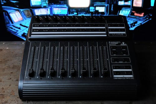 ベリンガー　BEHRINGER BCF2000　MIDIコントローラ－ Behringer B-Control BCF2000 USB MIDI DAW Fader Controller
