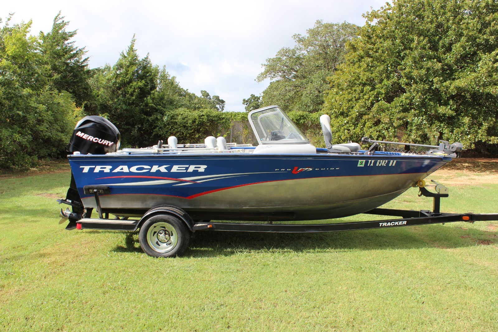2011 Tracker Pro Guide 175 WT w/115hp Mercury 4 stroke only 88 hours!!