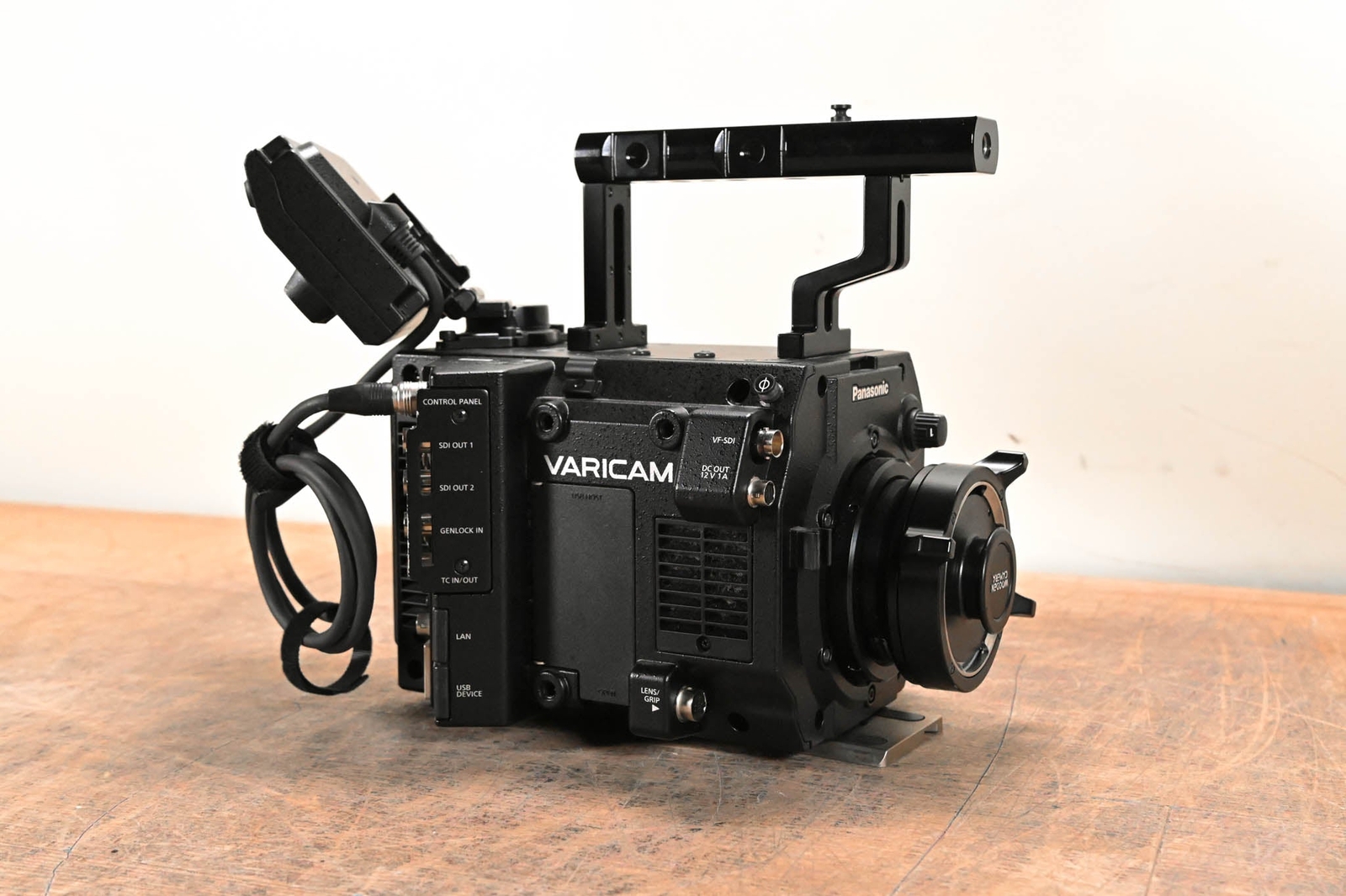 ビデオカメラ Panasonic - Panasonic AU-V35LT1G VARICAM LT Panasonic AU-V35LT1G VariCam LT 4K S35 Digital Cinema Camera