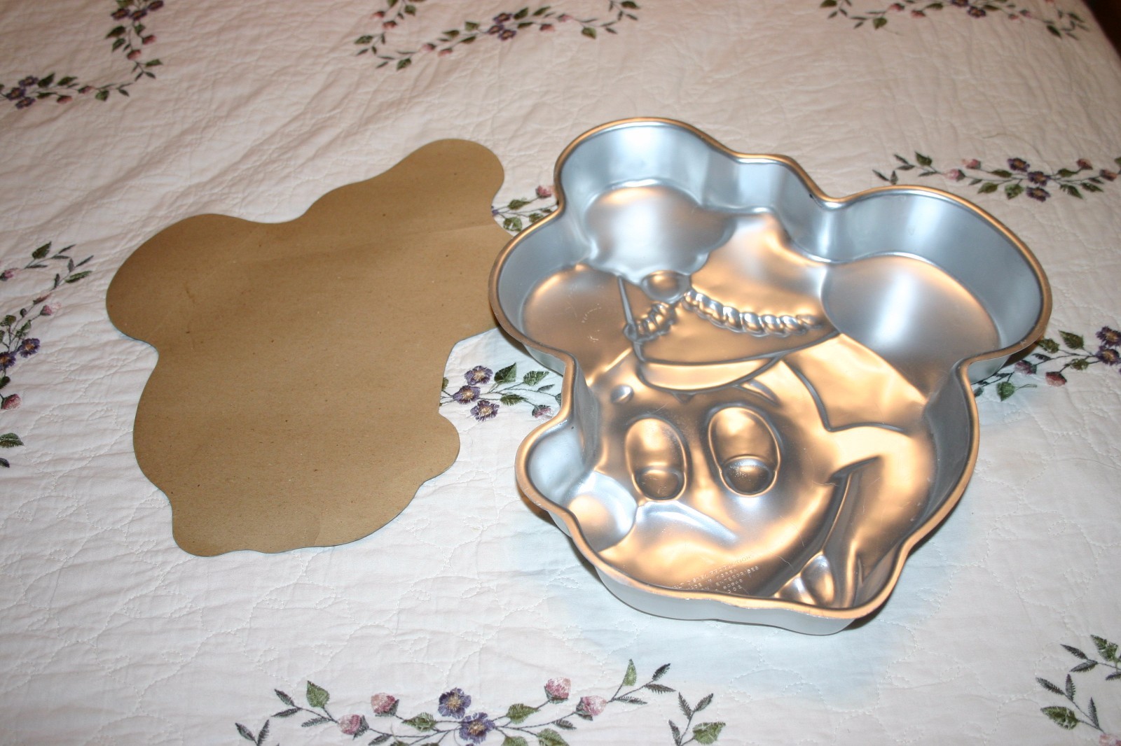 Vintage 1976 Wilton Mickey Mouse Cake Pan  515-302