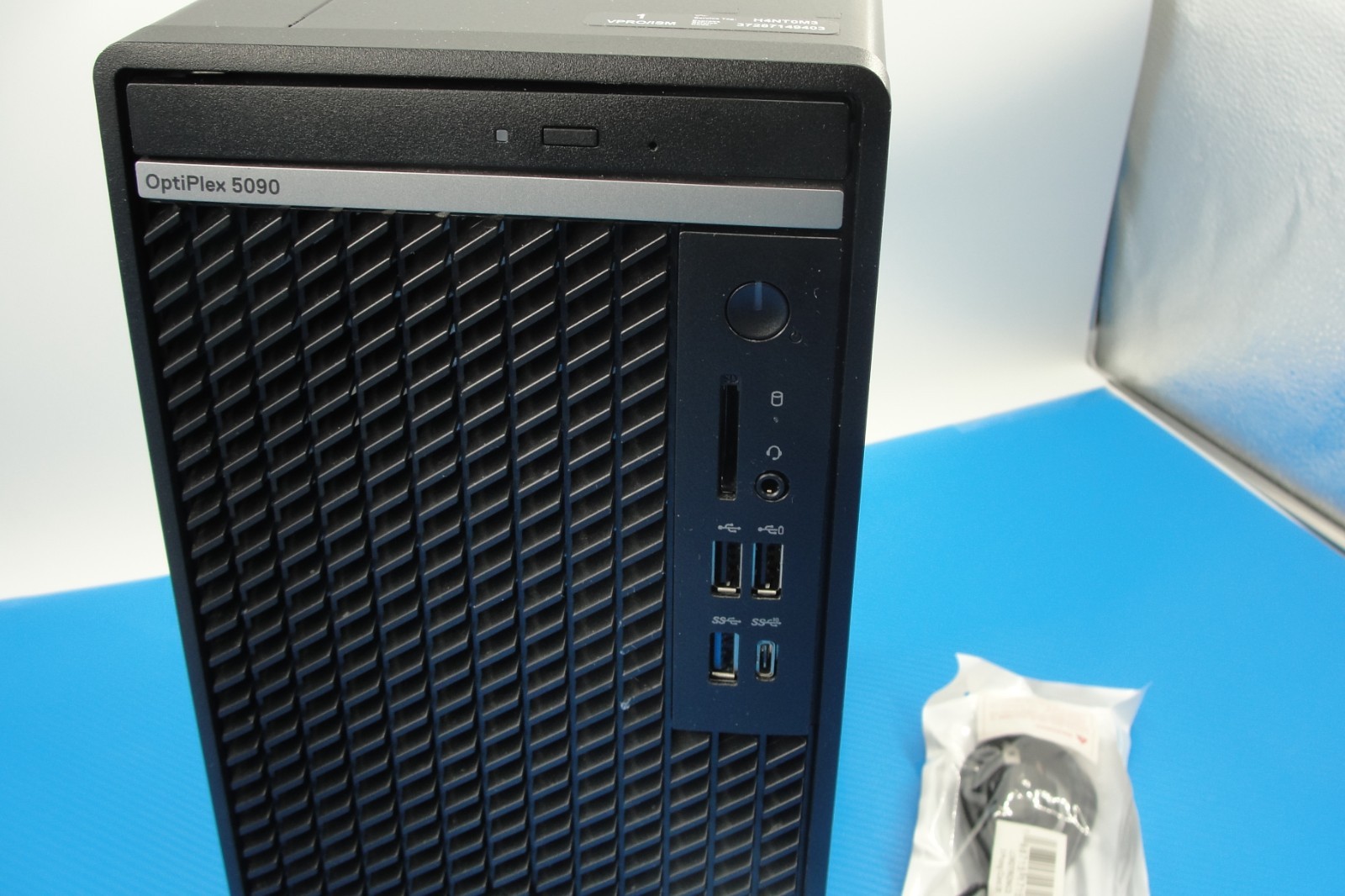 Dell OptiPlex 5090 Tower Core i7-11700 2.5-4.90GHz 16GB 512GB SSD W11P Desktop - Thumbnail 2