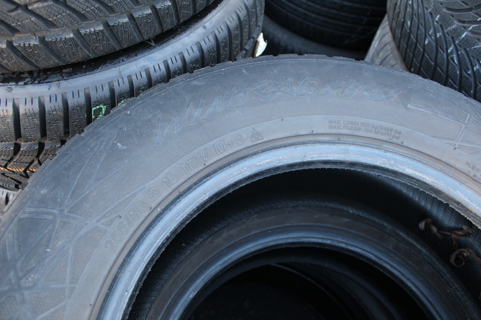 255 60 18 Vredestein, Winter, M+S, 112V, x2 A Pair 6.0mm (F1_tyres) L3086