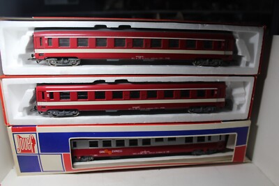 LOT 2 VOITURES VOYAGEURS + GRILL EXPRESS LE CAPITOLE JOUEF BON ETAT EN BOITE