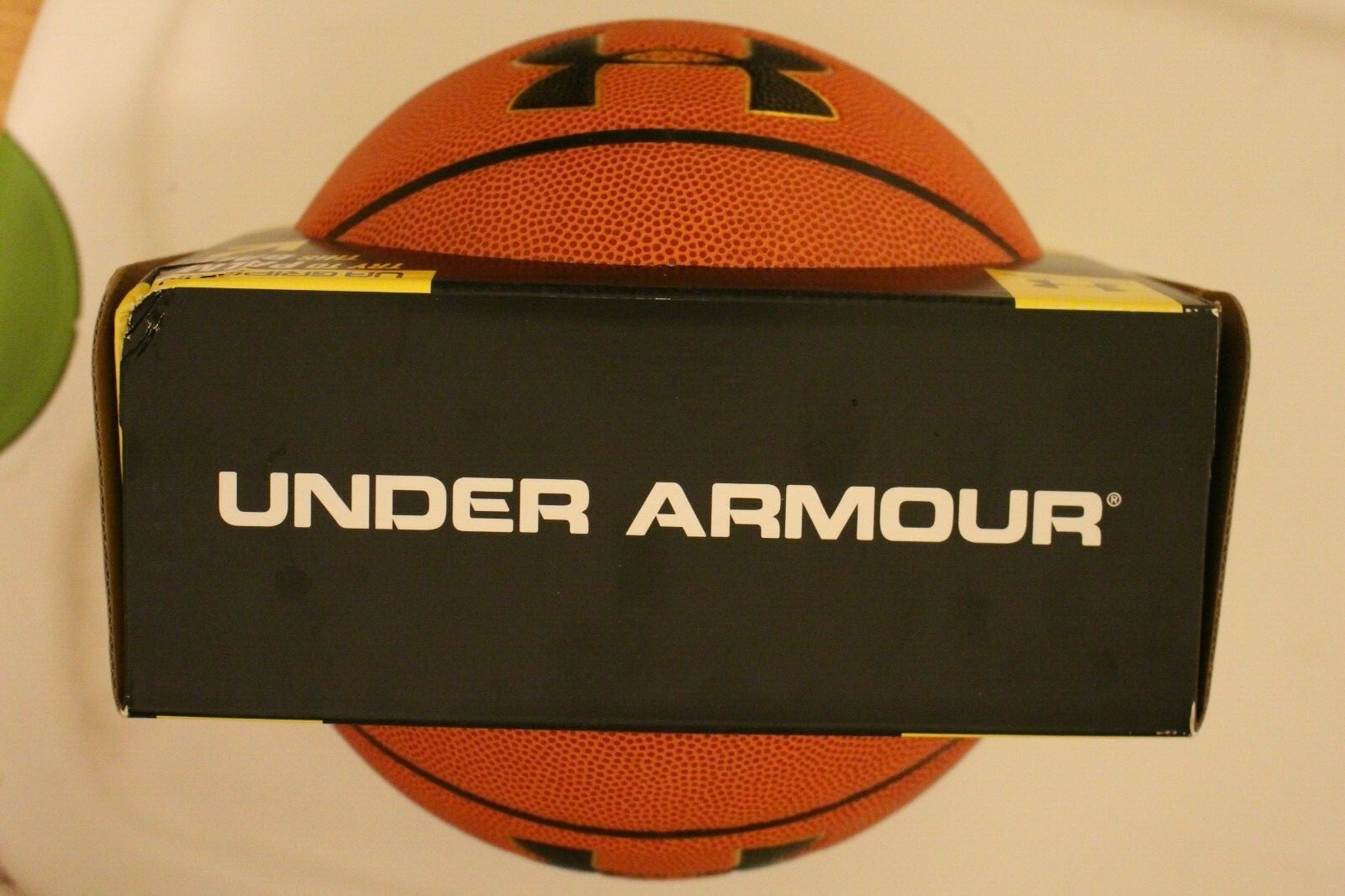 Under Armour 595 Gripskin Intermediate Basketball Size 6 28.5