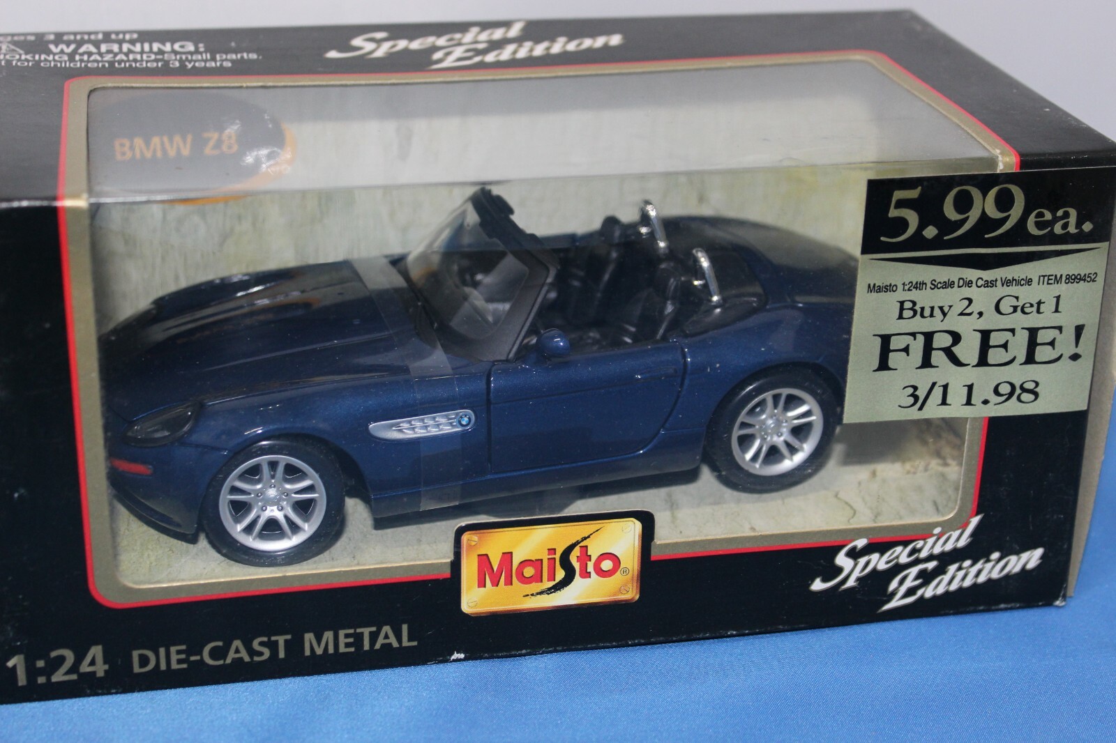 マイスト　BMW Z8 BMW Z8 Diecast Car Model 1/24 Black Die Cast Car Model by