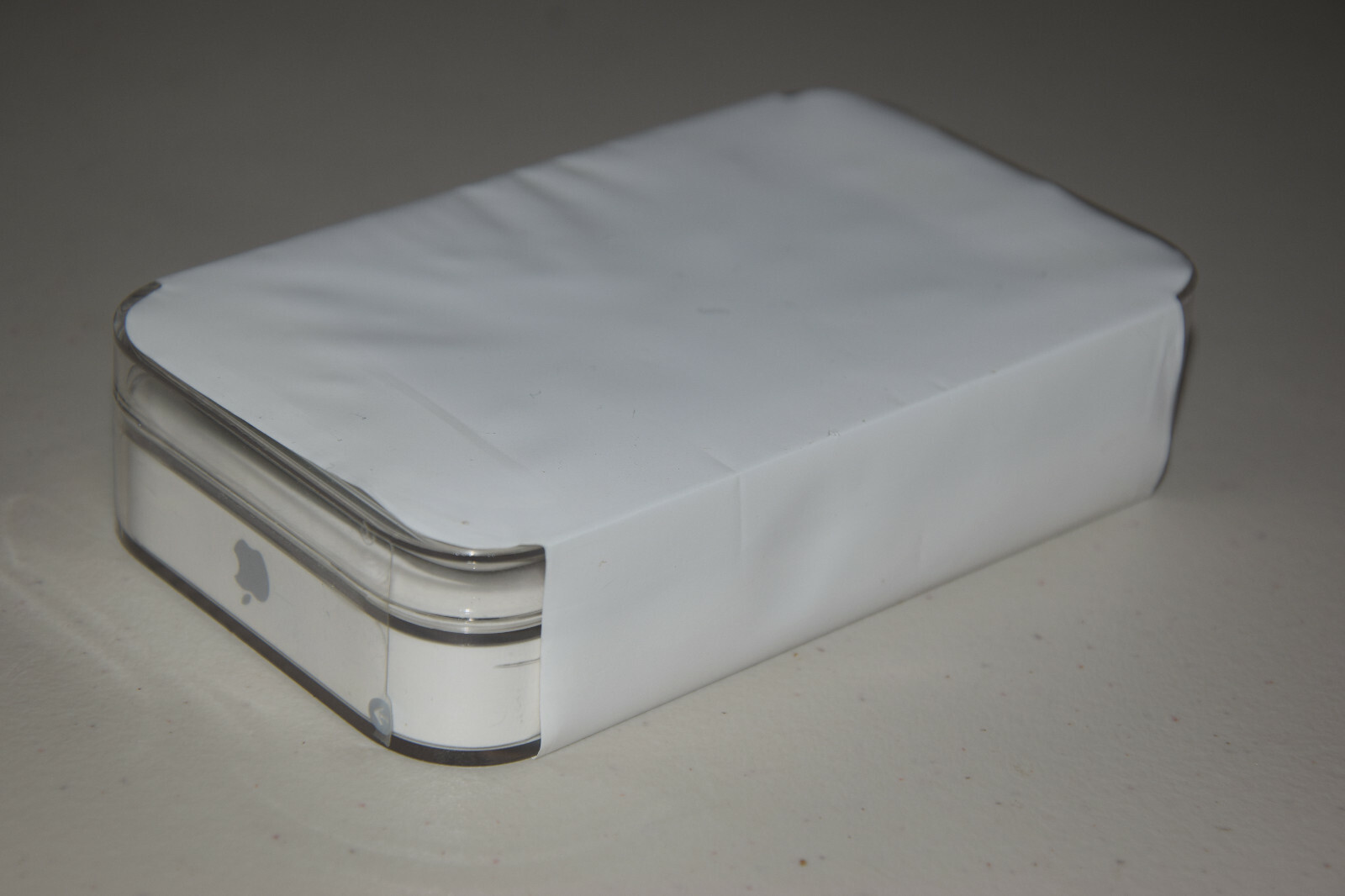 Genuine Apple iPod touch 4th Generation White 32 GB MD058LL