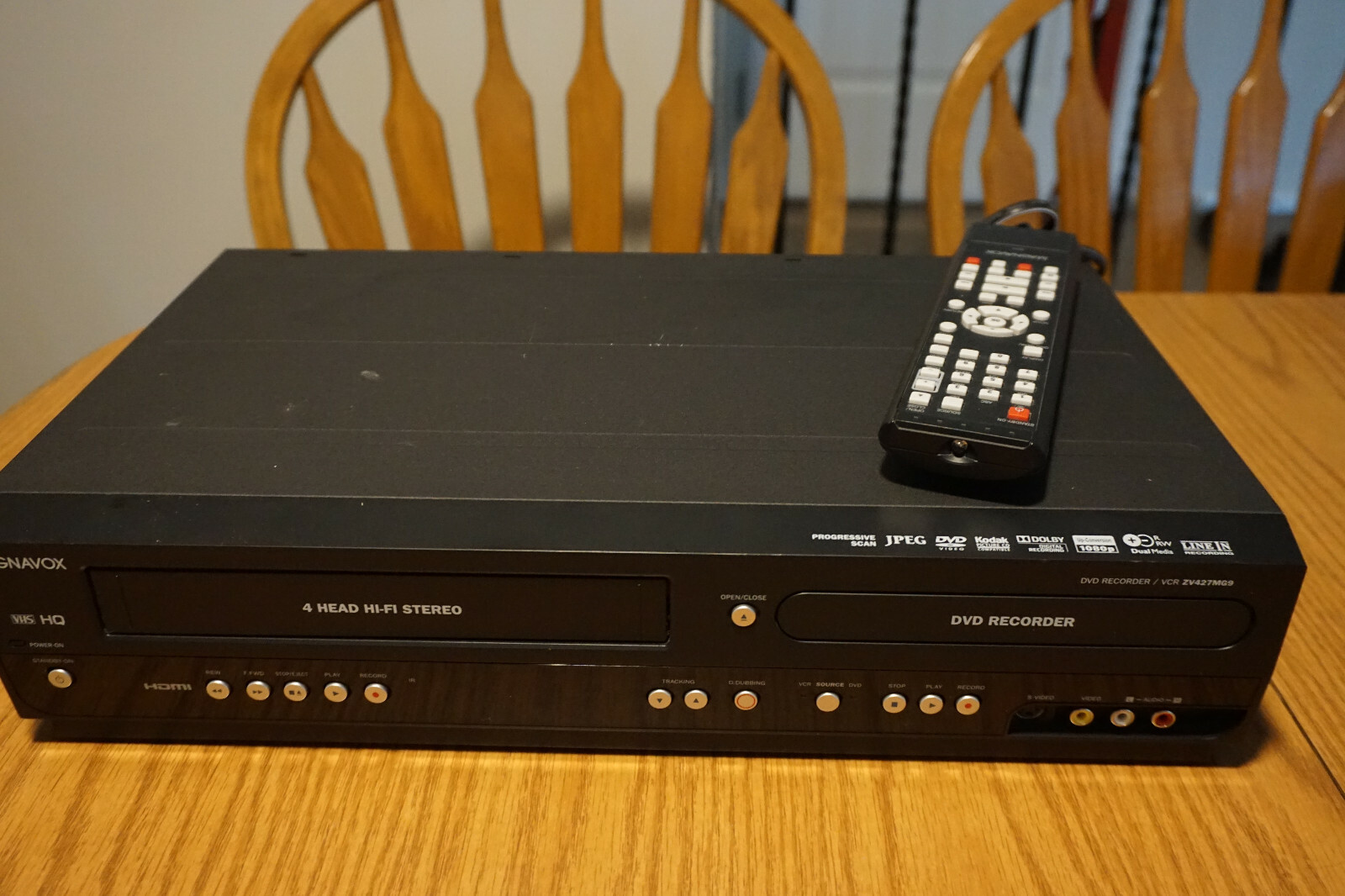 Magnavox ZV427MG9 DVD Recorder / VCR Combo Player w/ Remote for parts