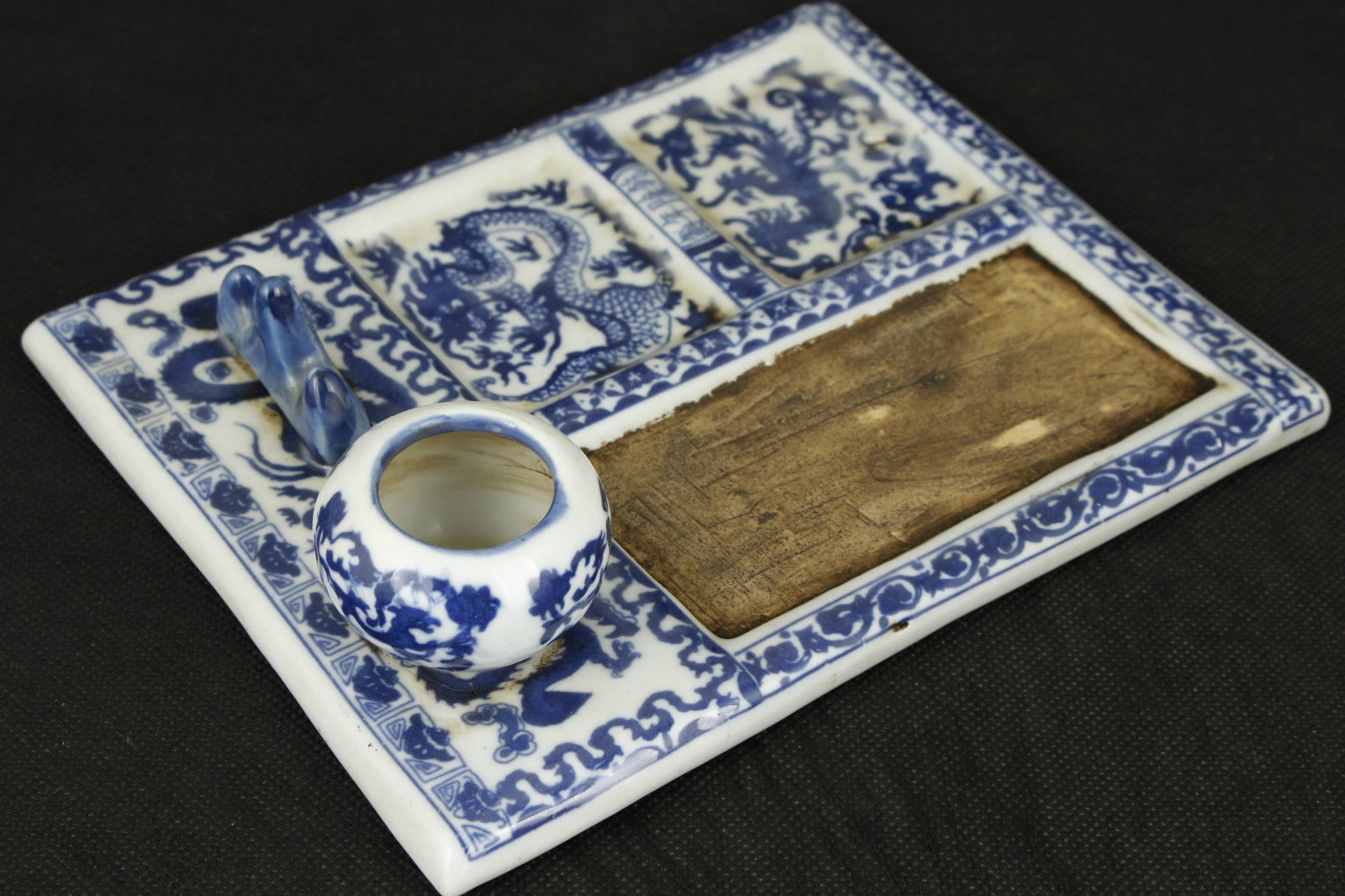 Collectible Chinese Blue and white porcelain Dragon Word Inkstone NRR