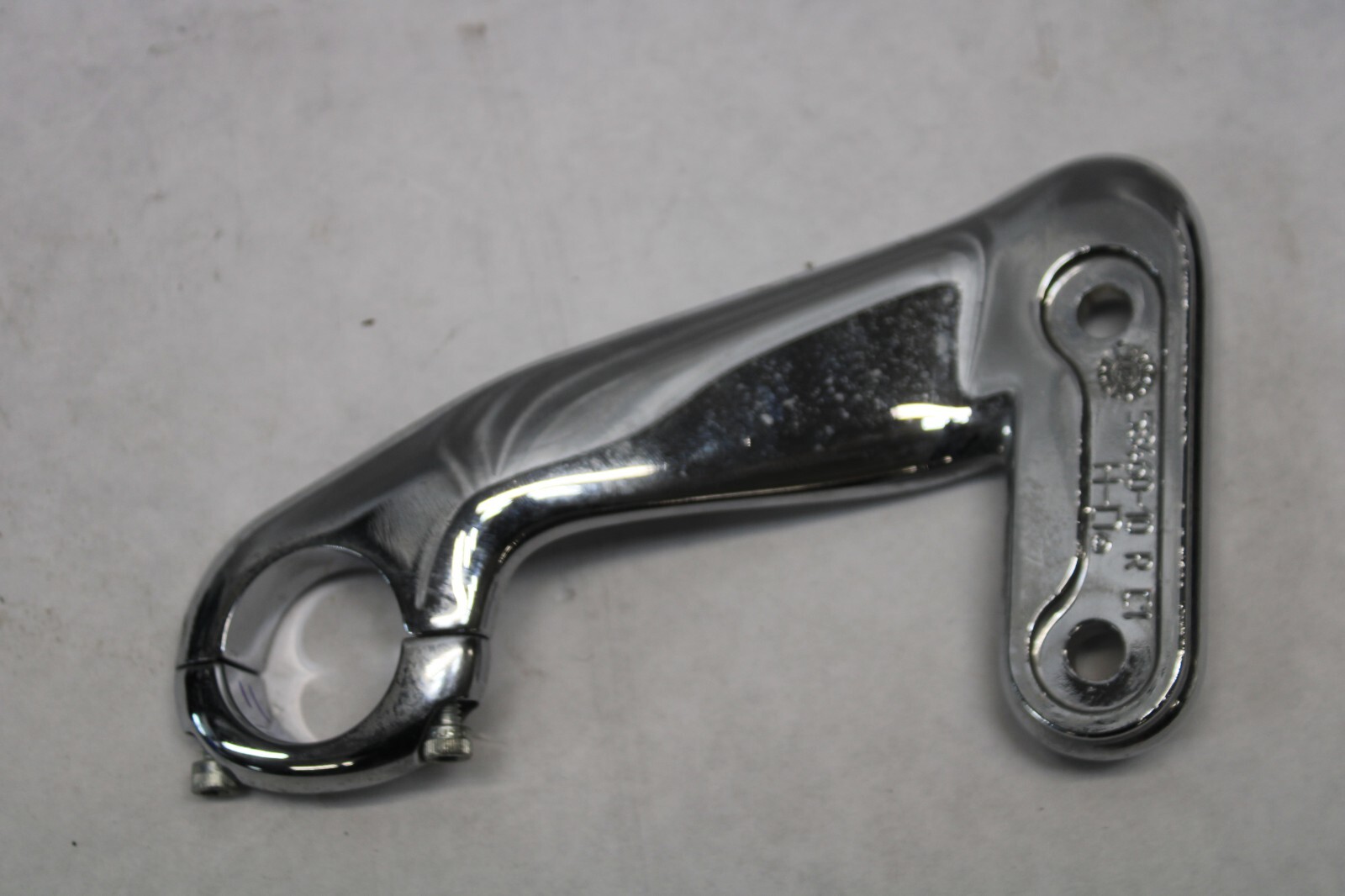八 RIGHT Lower inner fairing bracket 58460-10 Harley Davidson