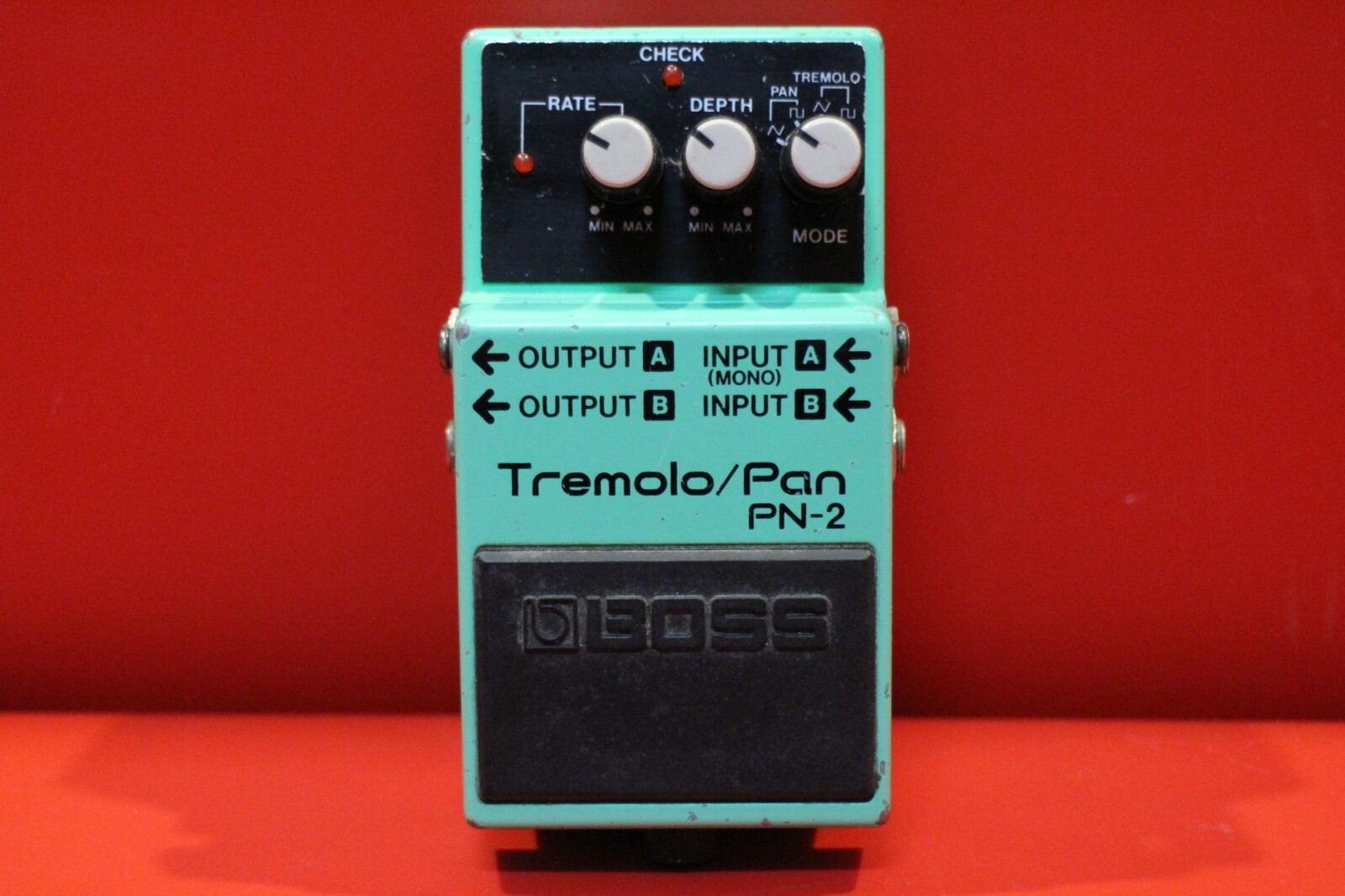 【廃盤/希少レア品】BOSS Tremolo/Pan PN-2 Boss Tremolo/Pan PN-2 Pedal (1990's) - YouTube