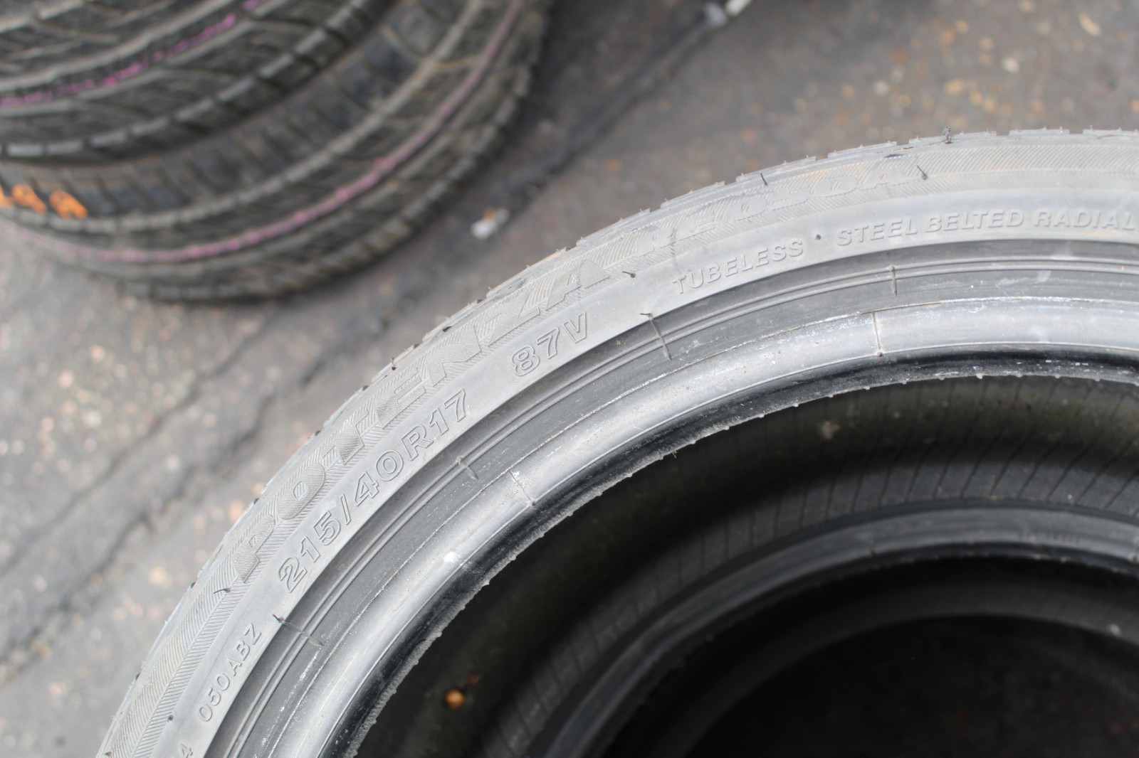 New 215 40 17 Bridgestone, Potenza RE050A, 87V, x2 A Pair (F1_tyres) L3646