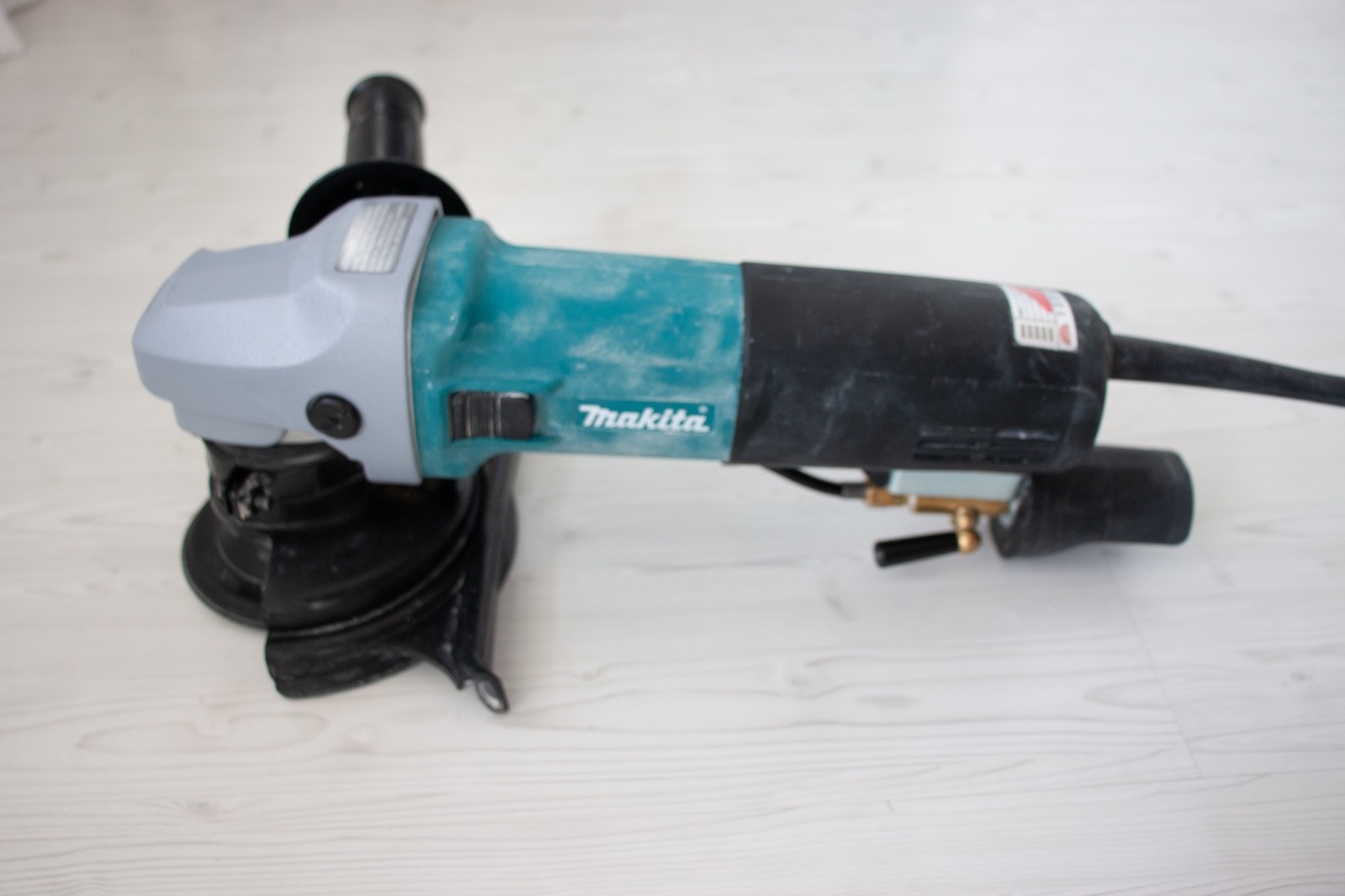 Makita PW5001C 4-Inch 7.9 Amp Hook and Loop Electronic Wet Stone Polisher
