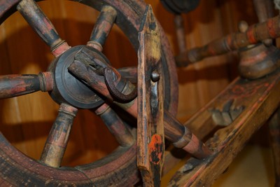 Antique wood Spinning Wheel Primitive Childs Salesman Sample Small size