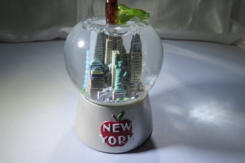 NEW Big Apple Silver Resin NEW YORK Snow Globe 2