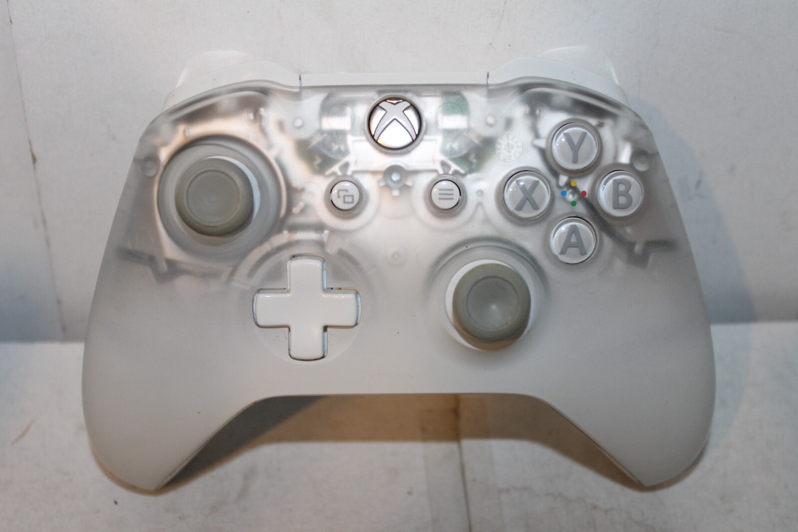 XBOX ワイヤレス コントローラー (ファントム ホワイト) Amazon.com: Xbox Wireless Controller - Phantom White Special