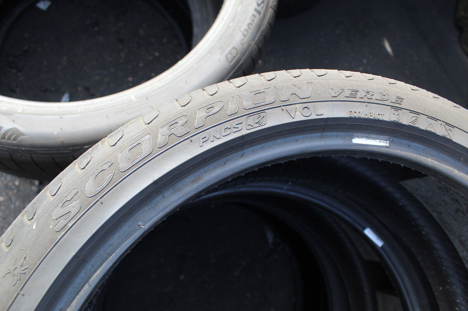 275 35 22 Pirelli, PNCS, XL, VOL, 104W, x2 A Pair 5.5mm (F1_tyres) L3332