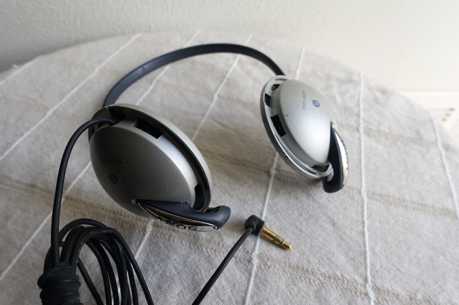 Vintage Sony Walkman MDR-G52 Behind Neck Stereo Headphones Vintage Sony Walkman MDR-G52 Behind Neck Stereo Headphones