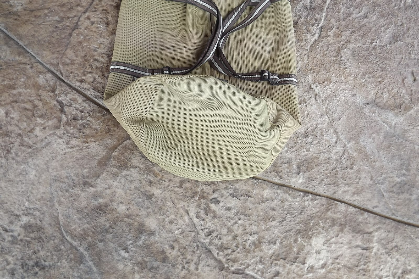 Heavy Weight Mesh Large Decoy Bag with straps Brown/Green in color