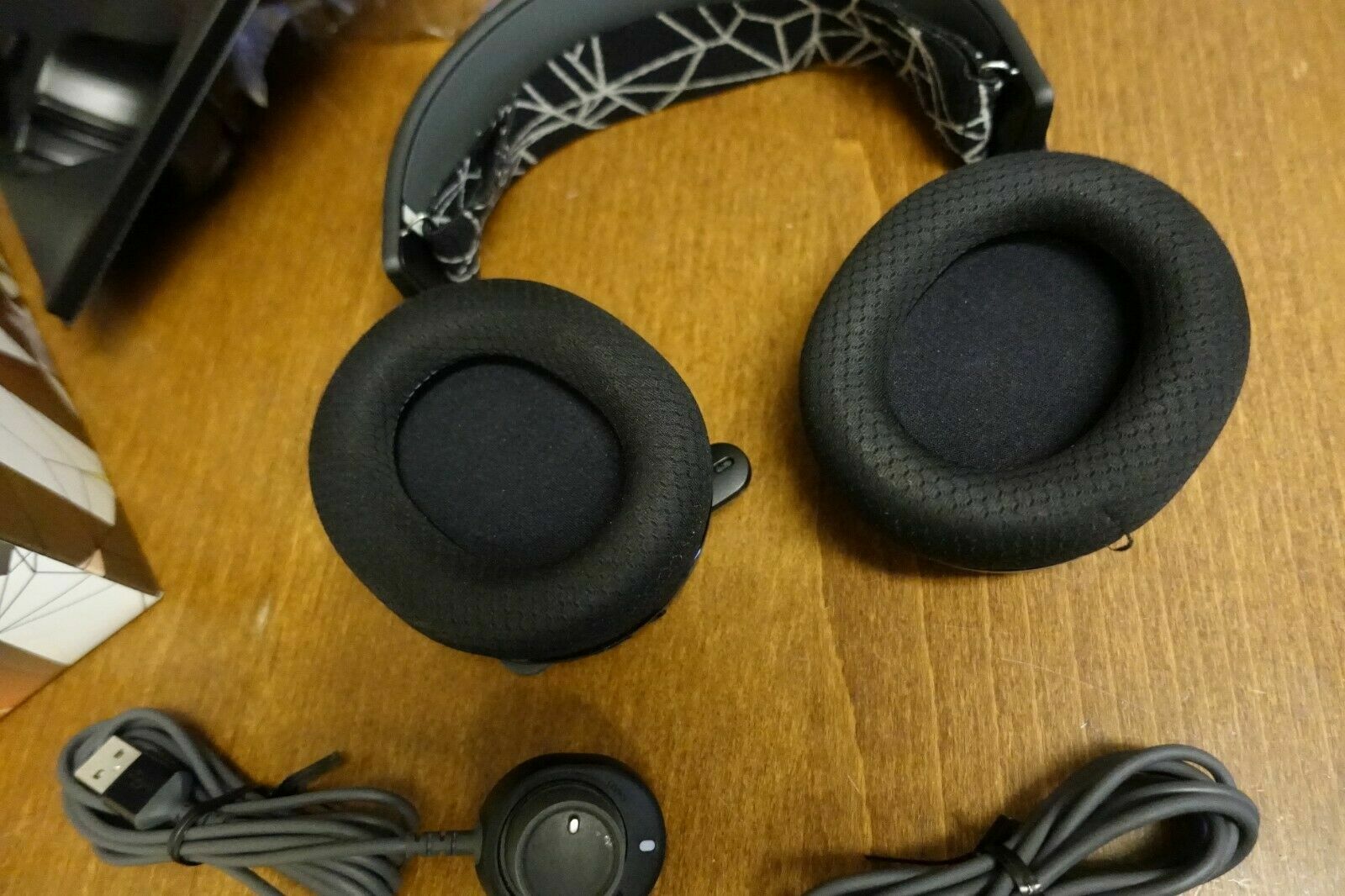 SteelSeries Arctis 5 Gaming Headset with RGB Illumination and DTS Headphones