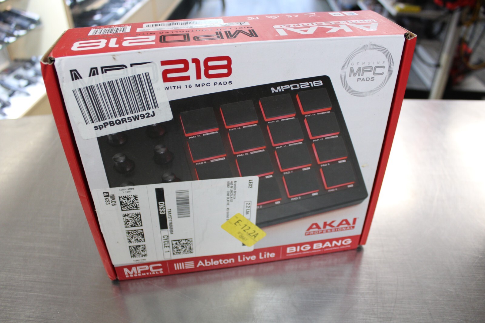 Akai パッド MPD218 Amazon.com: AKAI Professional MPD218 - USB MIDI Controller