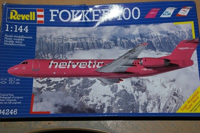 REVELL 1:144 FOKKER 100 HELVETIC 04246