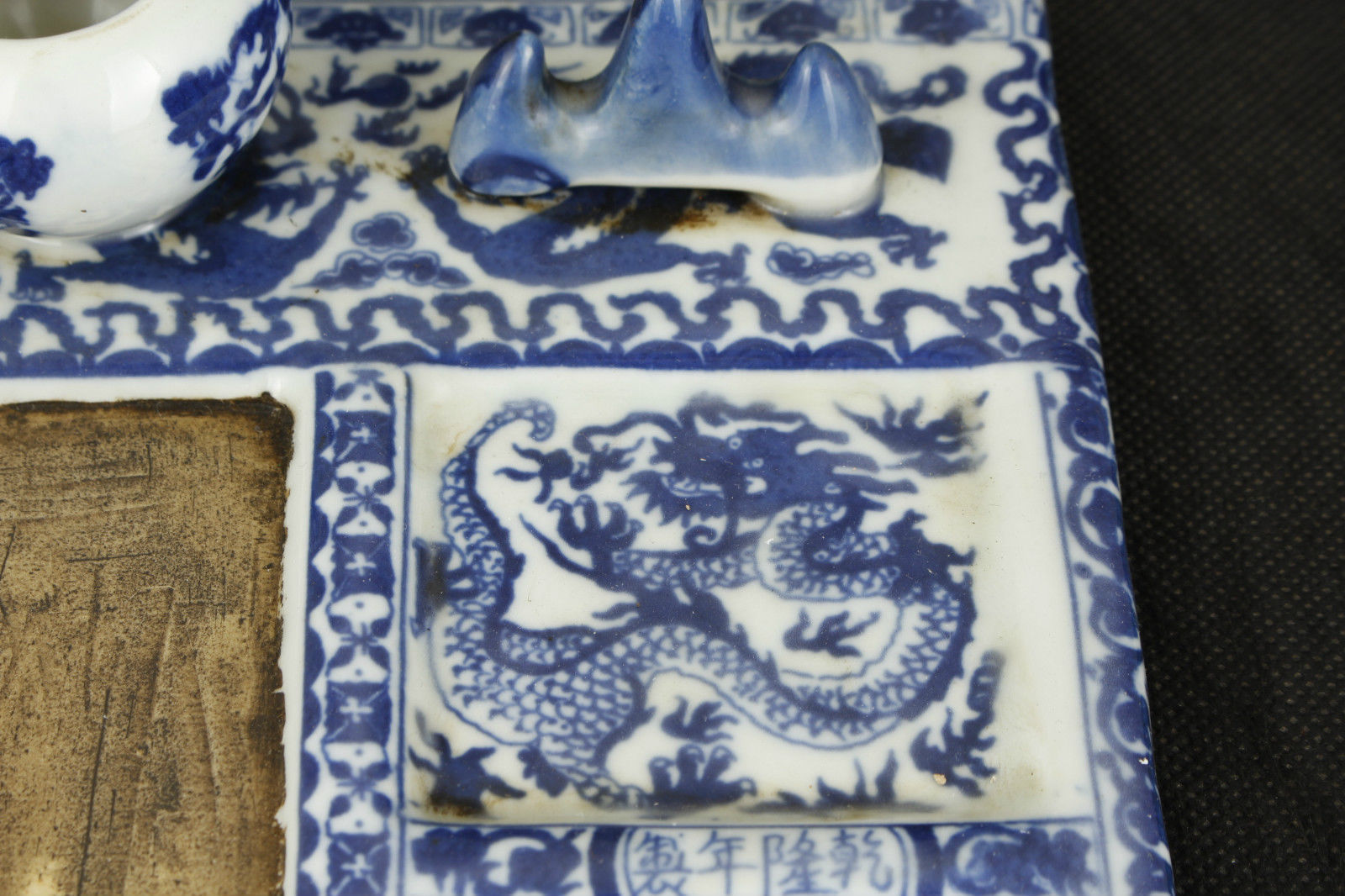 Collectible Chinese Blue and white porcelain Dragon Word Inkstone NRR