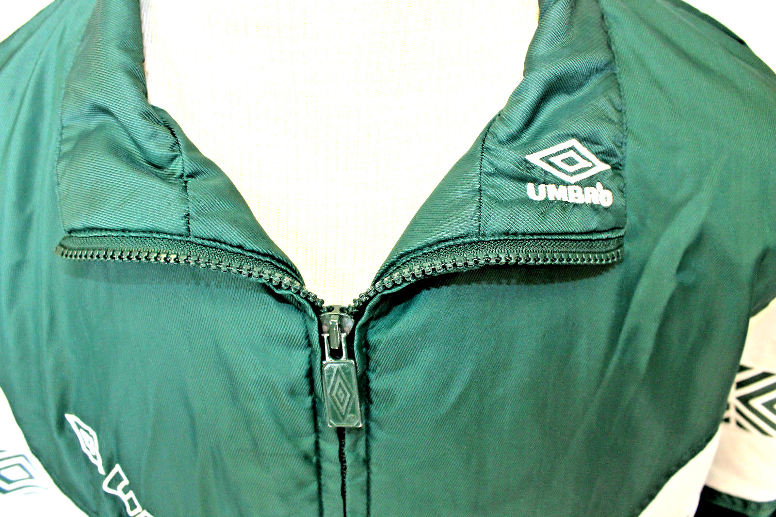 Umbro Windbreaker Jacket Adult Size Large Green/White Spell Out Logo Vintage