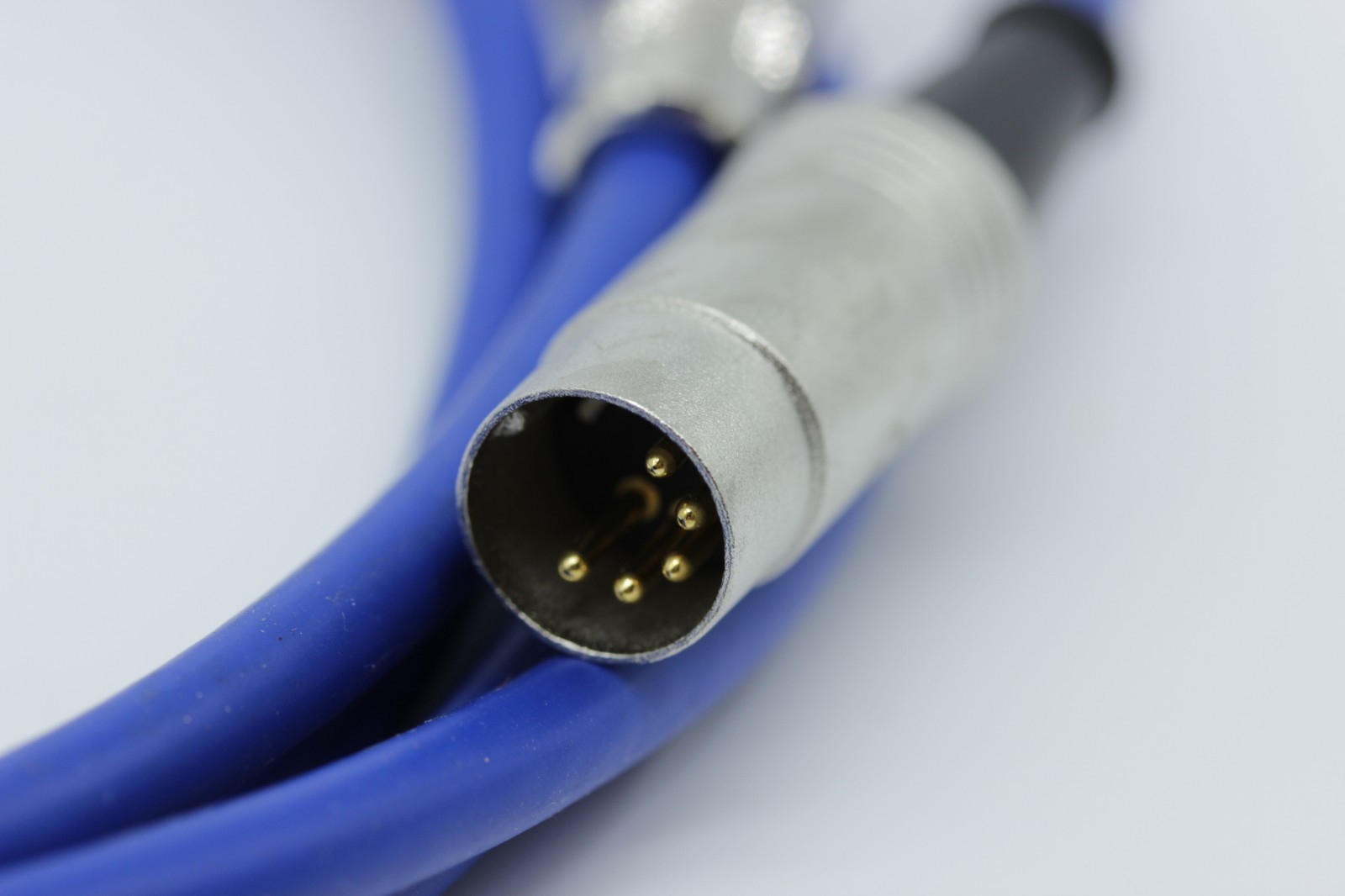 Cable for SOVIET guitars, basses and FX effect pedals - 5DIN>JACK1/4? TRS (2,5m)