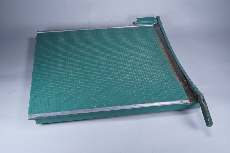 PREMIER MARTIN YALE W30 STYLE G 31” DESKTOP GUILLOTINE PAPER CUTTER TRIMMER