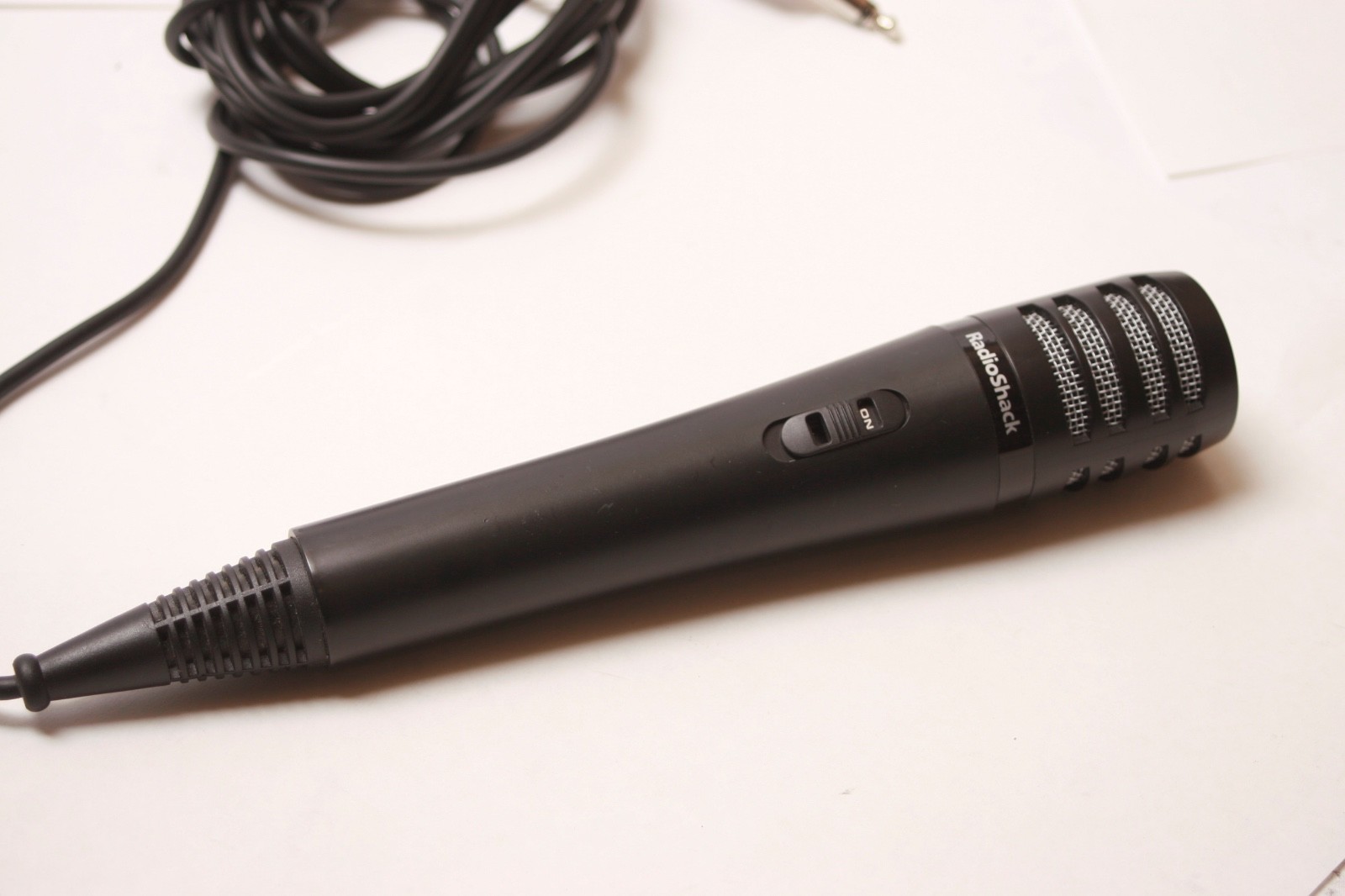 RadioShack 33-3039 Dynamic Cable Consumer Microphone Mic Black ~ Very Nice!