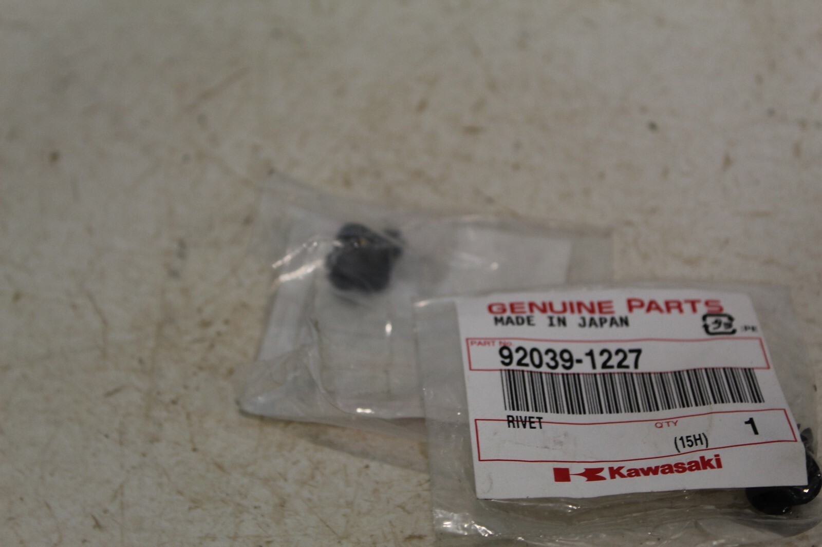 にゃり OEM 1998-2003 KAWASAKI NINJA 600 R PLASTIC RIVET SOLD QTY 2