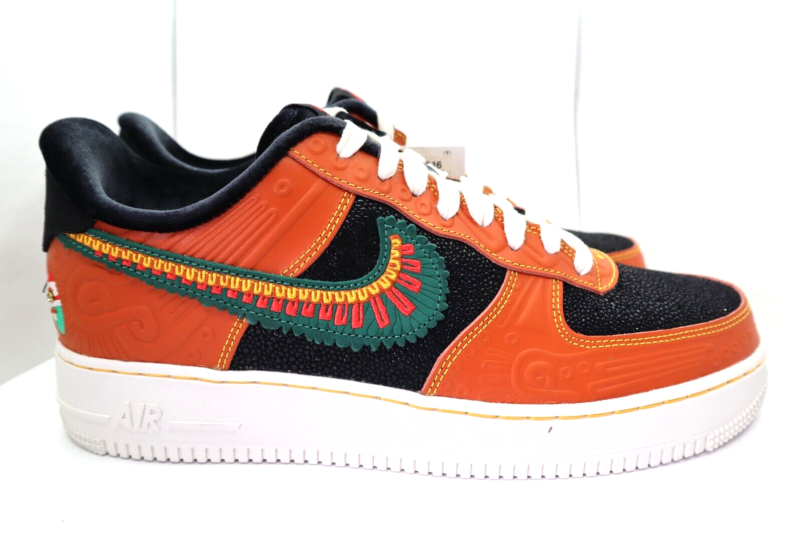 靴 Nike Air Force 1 Low \"Siempre Familia\" Nike Air Force 1 '07 LX 'SiEMPRE Familia' DO2157-816