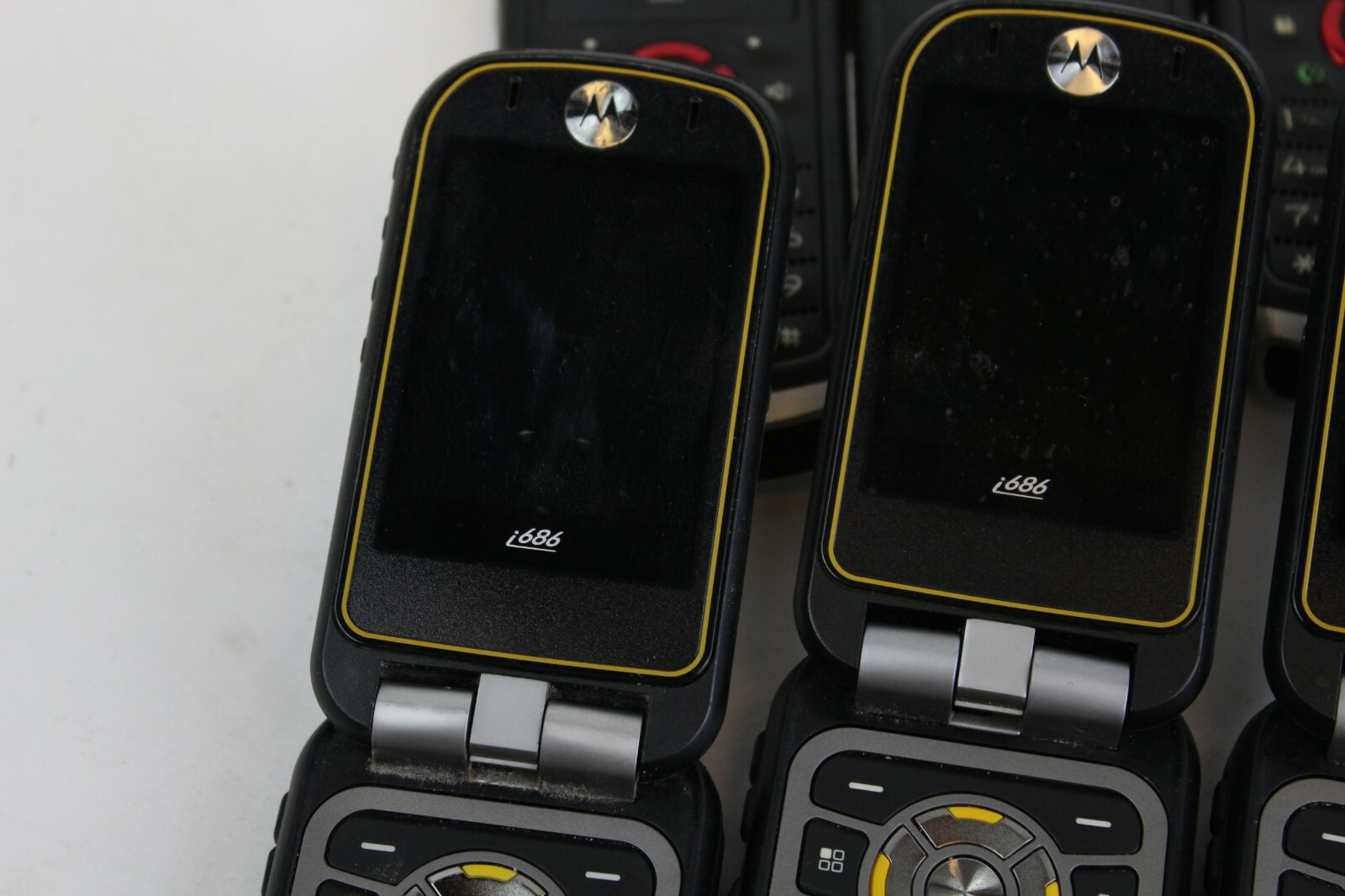 Lot of Motorola Brute i686 and i335 Phones Walkie Talkie No sims AS IS POWER ON
