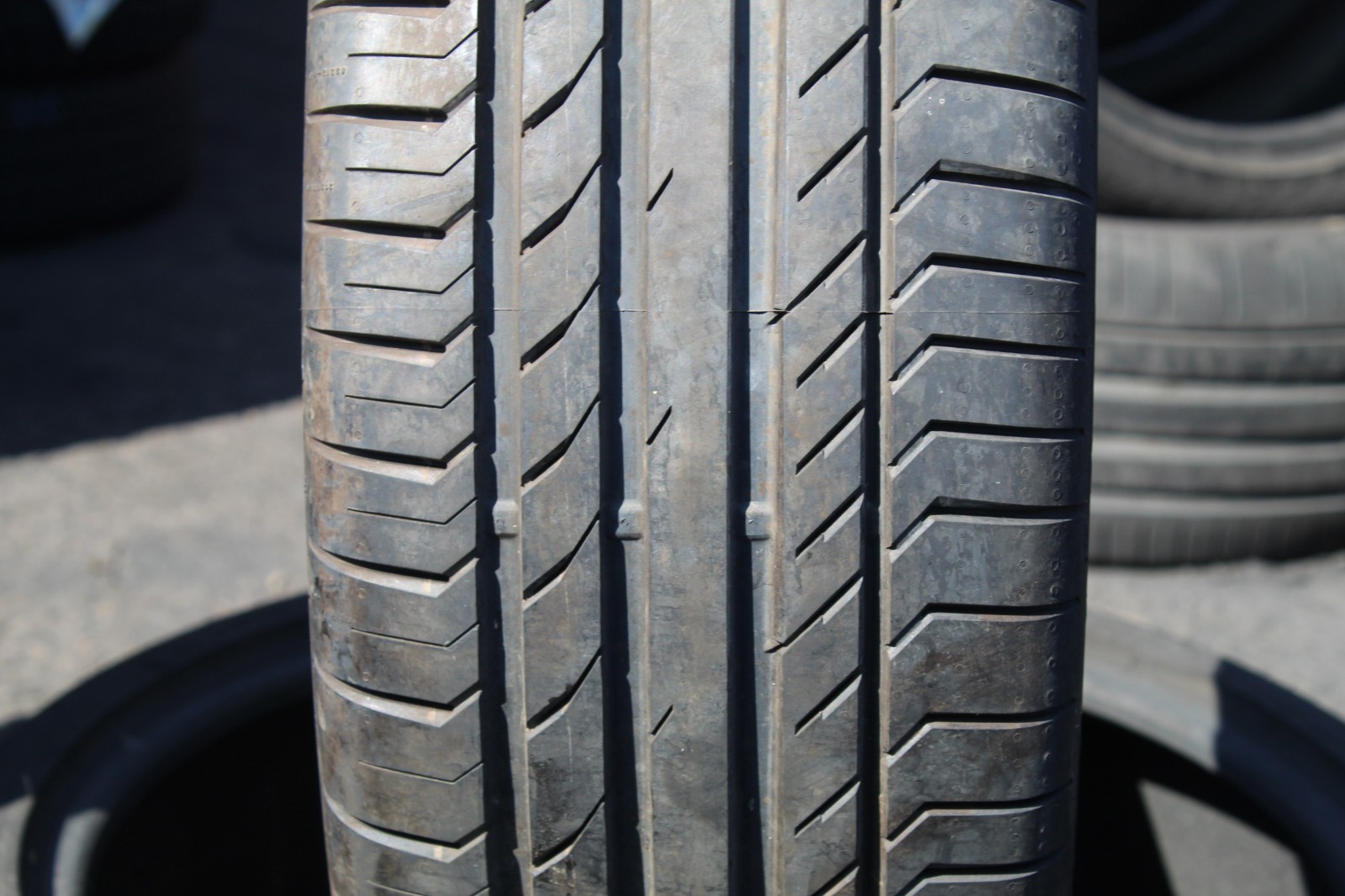 235 60 18 Continental, CSC 5, VOL, 103H, x1 Single Tyre 7.5mm (F1_tyres) L3737