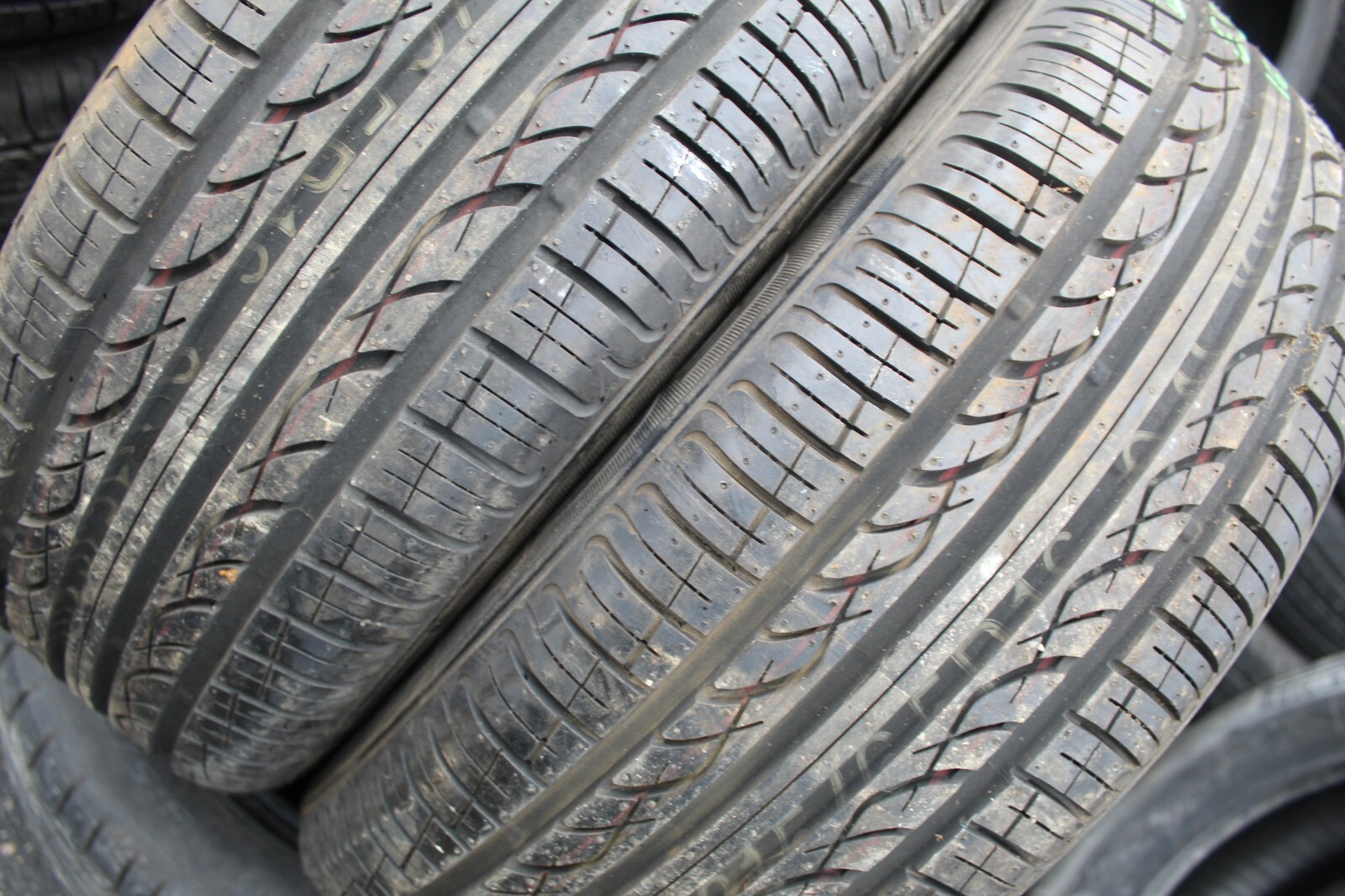 New 215 65 16 Kumho, Solus KH15, 98H, x2 A Pair (F1_tyres) FOD L632
